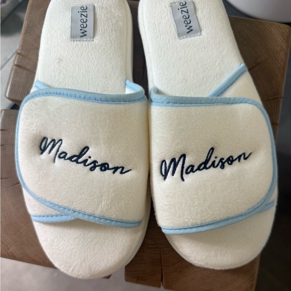 Weezie 'Madison' Embroidered Spa Slippers in white and Light Blue size Medium